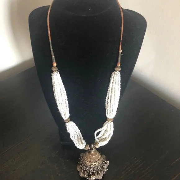 Ethnic Afghan style silver and white bead necklace - Picture 9 of 11